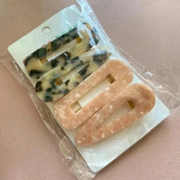Cocus Pocus Resin Hair Clips - Set of 4 Resin Barrettes—Tortoise Shell & Blush - Picture 3 of 5